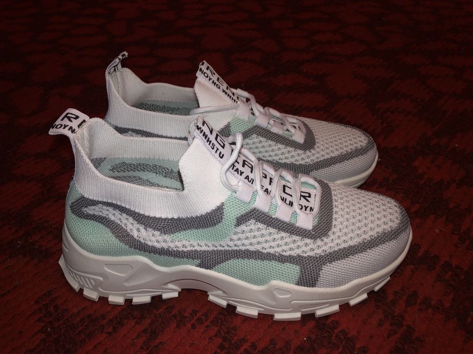 Кроссовки 39 размер легкие