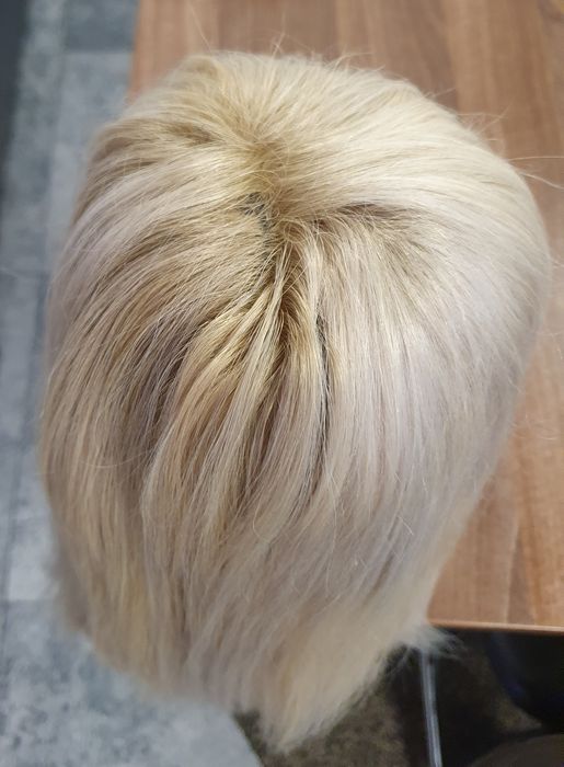 Perucă din păr natural