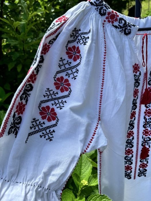 Ie traditionala cusuta manual noua