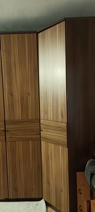 Продам 3 шкафа,  2 тумбочки