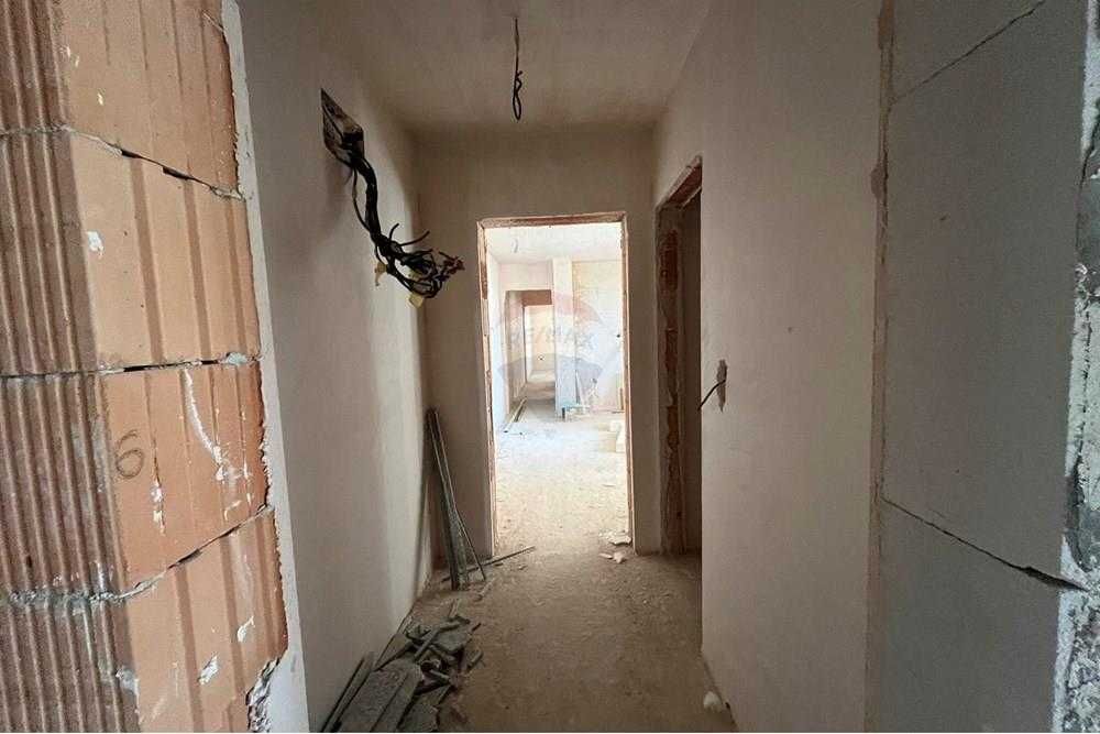 Продава се Тристаен апартамент в Шумен, Пазара - 97 кв.м за 1150 €/кв.м - Снимка #4