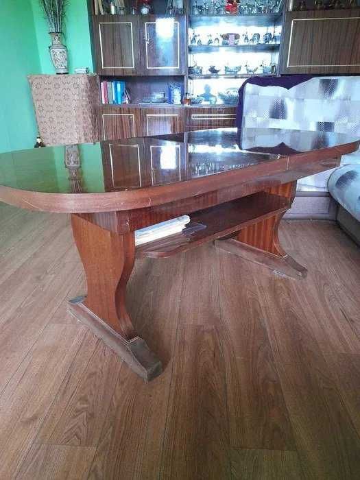 Масивни холни маси