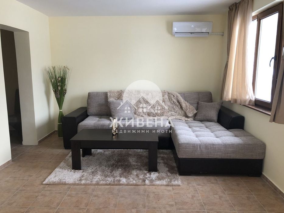 Продава къща в с.Чернево, РЗП: 300 кв.м, двор - 2150 кв.м