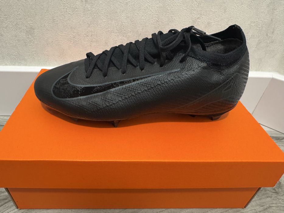 Стоножки и бутонки Nike