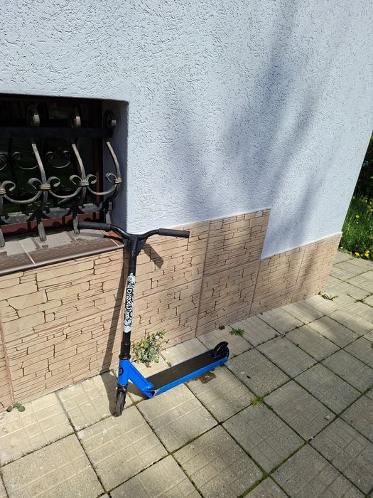 trotinetă freestyle marca Oxelo, modelul MF One, comercializată de Dec