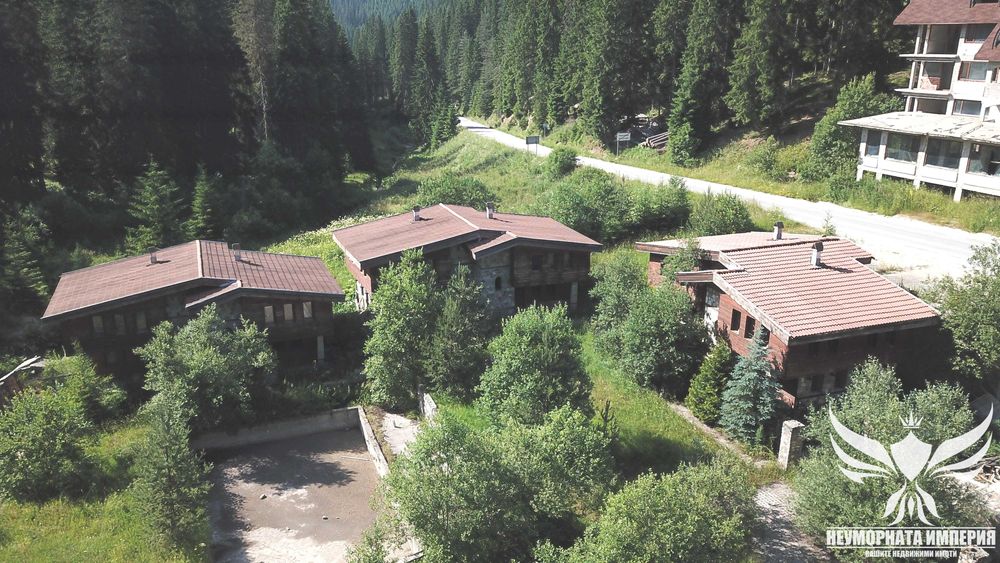 Продава се Къща в к.к. Пампорово - 500 кв.м за 370 €/кв.м - Снимка #3