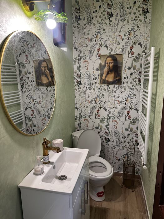 Inchiriez spatiu ptr birou/salon, zona ultracentrala, 2 camere de aprox 20 mp fiecare, recent renovat, cu acces la gradina(spatiul poate fi mobilat)