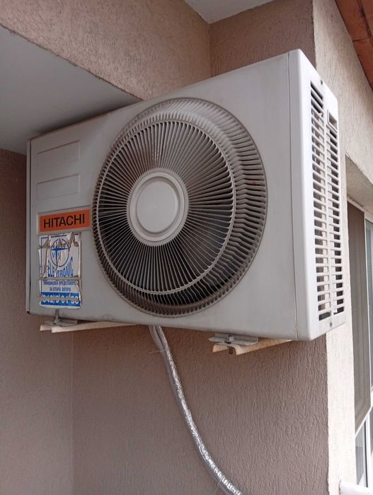 Продавам климатик Хитачи,работи в добро състояние