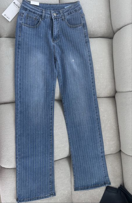 Прави дънки с камъчета, S