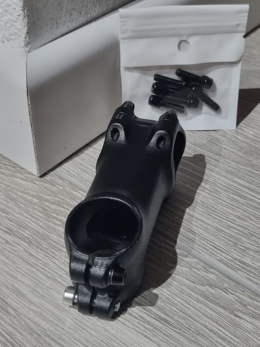 Pipă Syncros 70mm  ± 7⁰ plus șuruburi noi