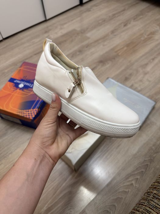 Отдам обувь бесплатно