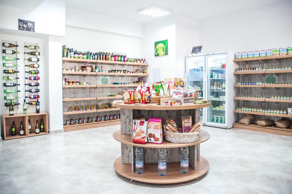 Дизайнерски рафтове/стелажи за магазин Бургас