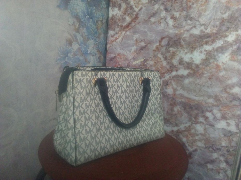 Продам брендовую сумку