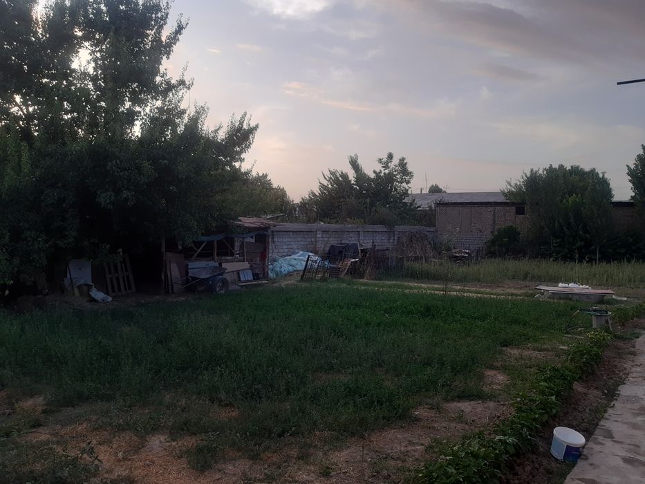 Yer sotiladi 6sotix suv gaz svet internet bor sharoit bor