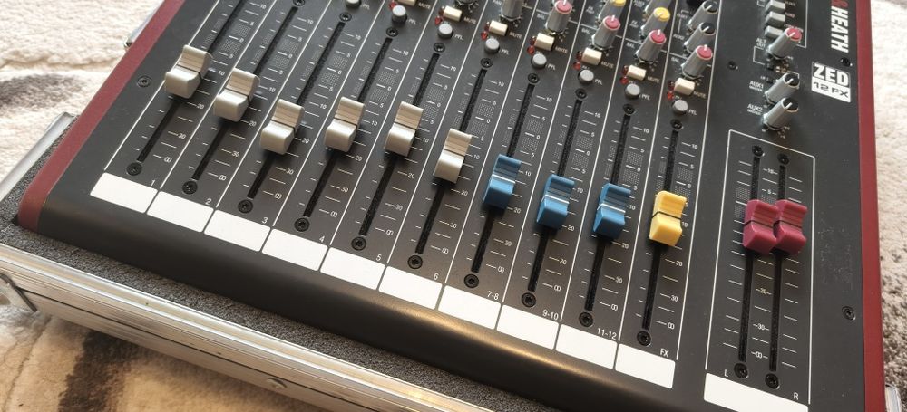 Mixer - ALLEN & HEATH -ZED 12 FX + case, ca Nou
