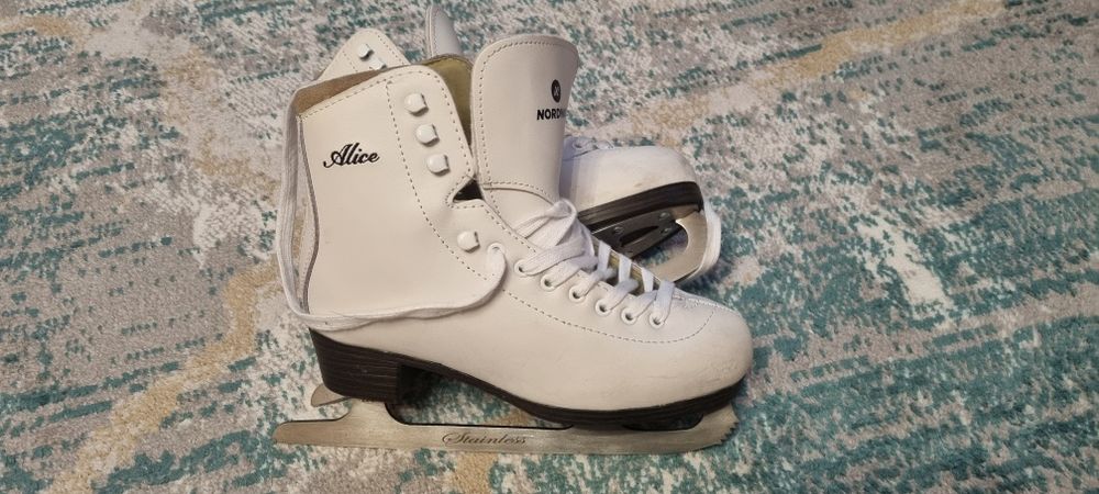 Продам фигурные коньки