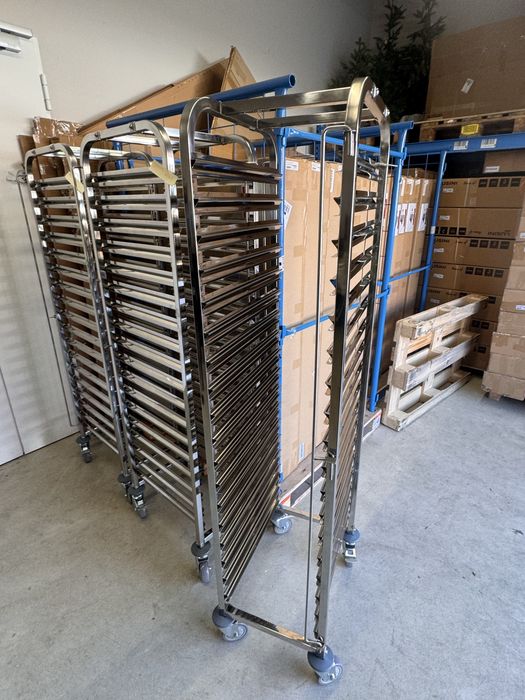 Carucior inox  pentru tavi / Carucior servire