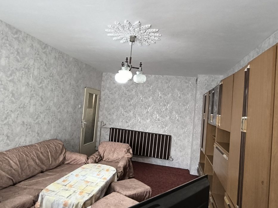 Двустаен апартамент – локално парно, среден етаж