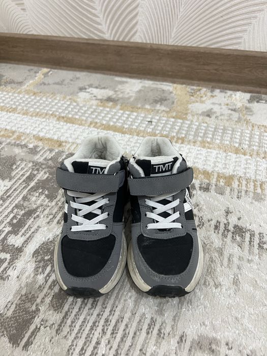 Ер баланың қыстық кроссовкасы сатылады