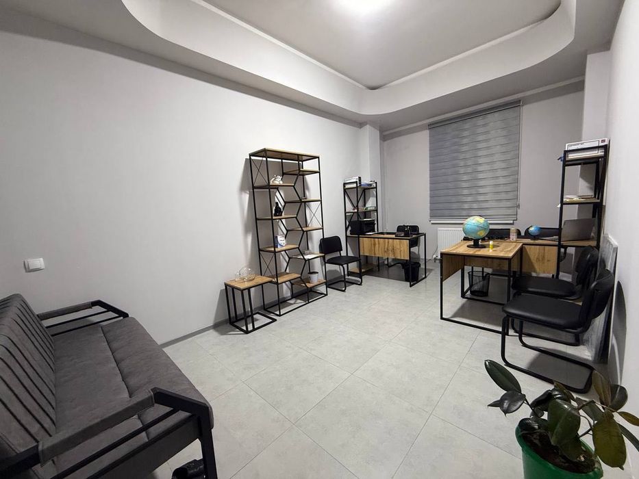 Урганч шахар марказида ОФИС учун мўлжаллаган жойлар ижарага берилади.