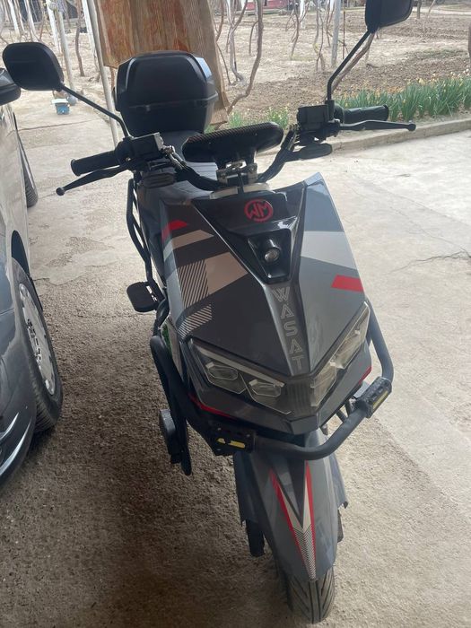 Skuter sotiladi 1.500w akumlatori narxi 540$