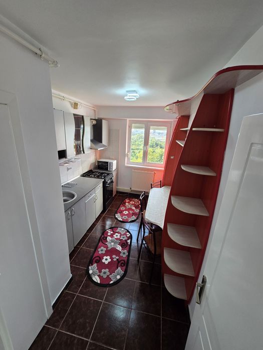 Inchiriez apartament  2 camere Tomis Nord(Rovere)