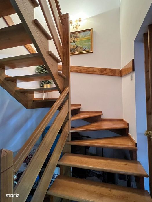 Vand vila Busteni, pozitie excelenta, vedere Cruce, toate utilitatile