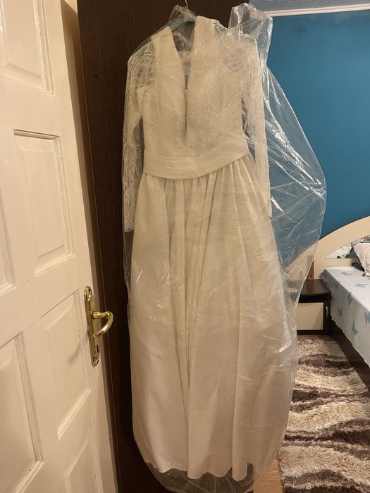 Vand Rochie Mireasa !