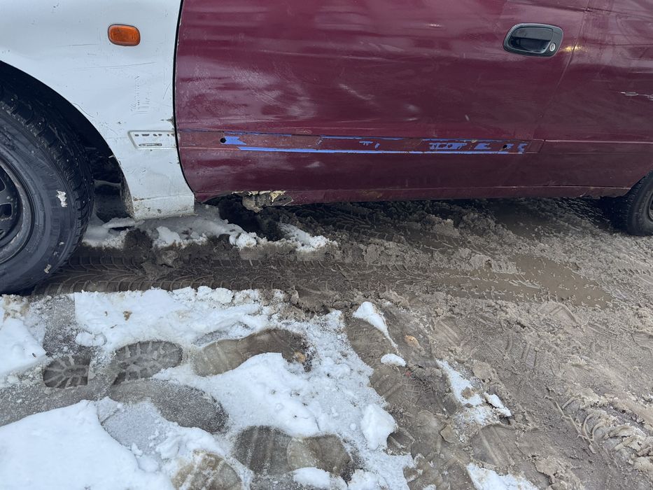 Продам машину Тойота Карина Е