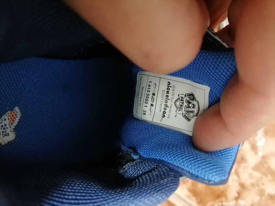 Adidași băieți patrula catelusilor