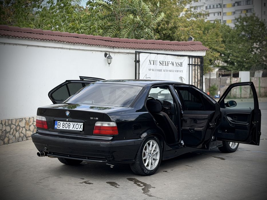 BMW 3 Series 1995 — imagine 3