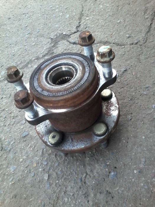 Задняя ступица на субару.