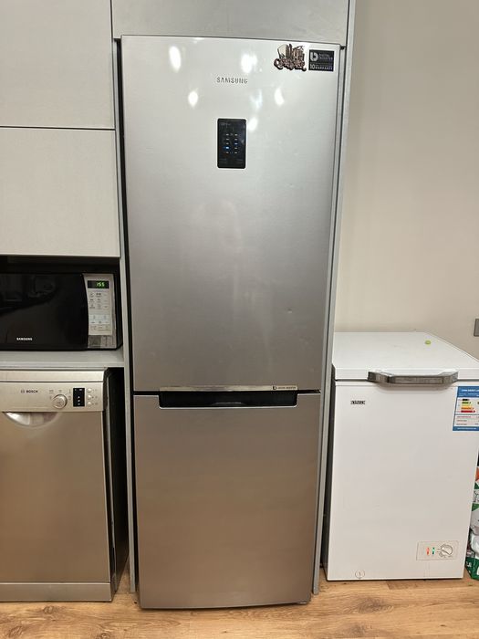 Продам холодильник двухкамерный