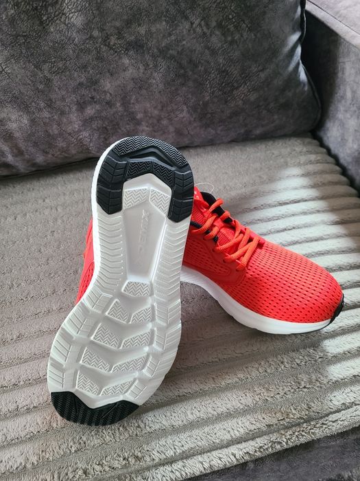 Кросовки Демикс 42 размер новые