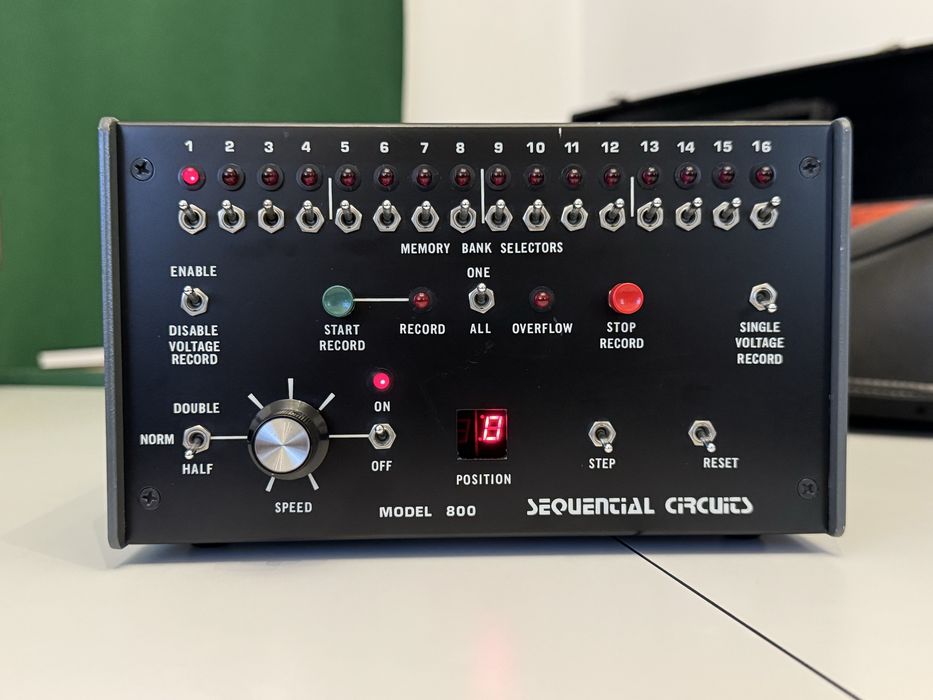 Sintetizator Sequential Circuits Model 800 + convertor MIDI-CV