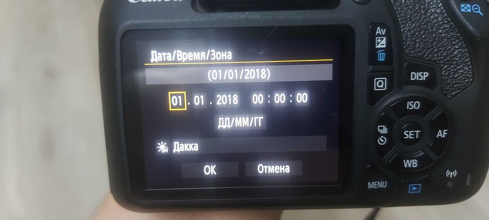 Фотоаппарат Canon EOS 2000D