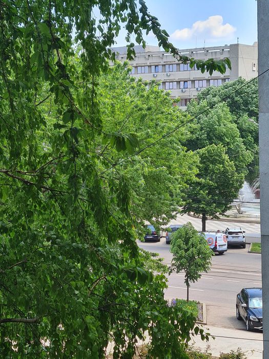 Inchiriez apartament ultracentral  etaj 2
