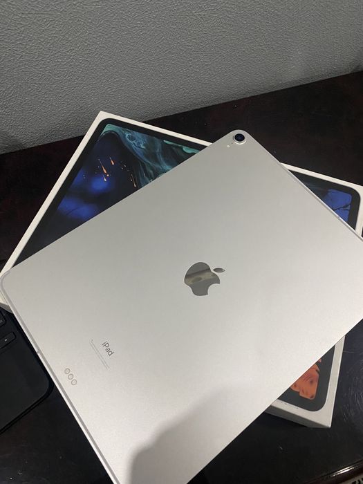Ipad Pro 12.9 3 поколение 512 GB + Magic Keyboard