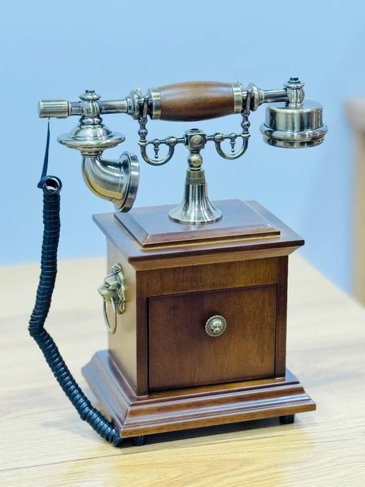 Телефон Retro в антикварном дизайне