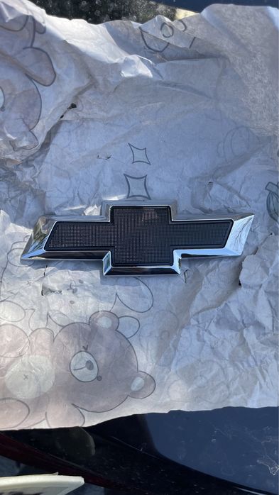 Onix Chevrolet emblema Redline