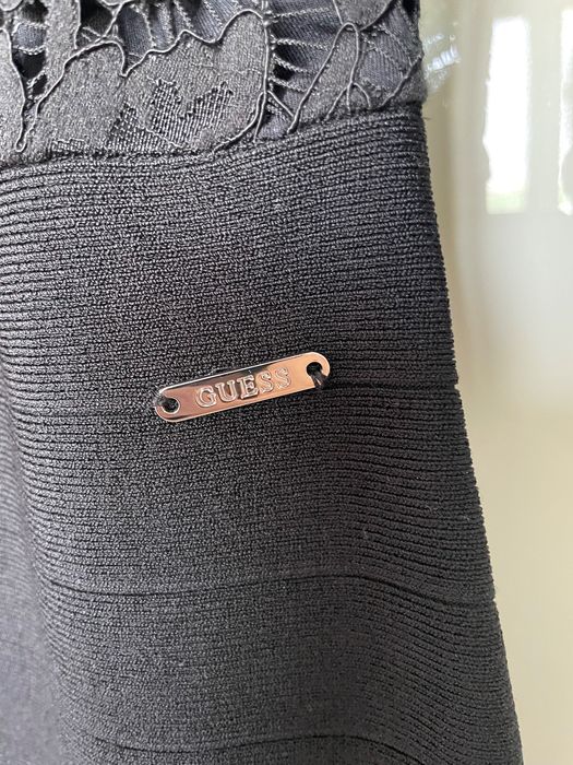 Черна рокля Guess