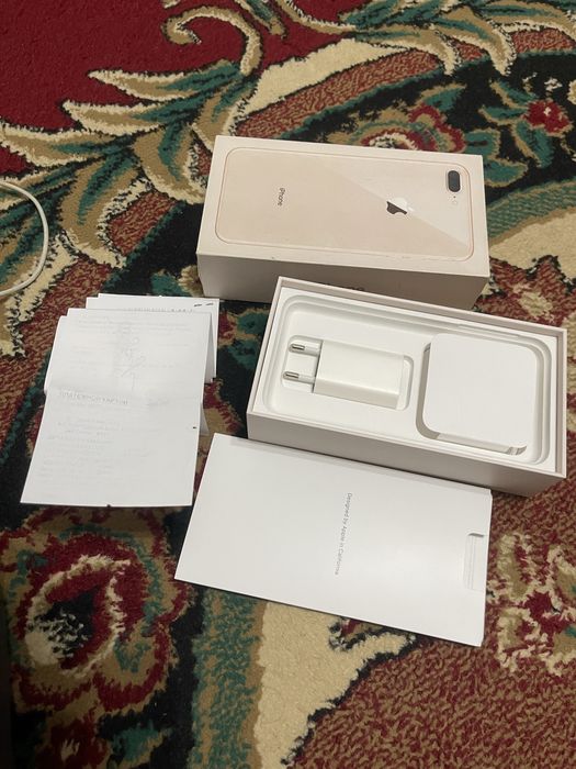 Прадается айфон 8+