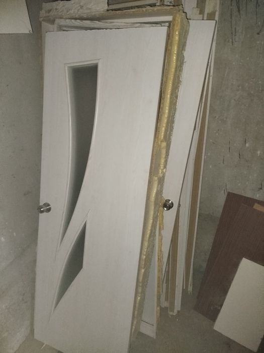 Двери межкомнатные б/у