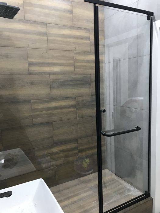 Душевые кабины и ванные перегородки