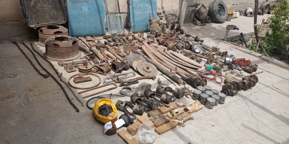 Зил запчасть сотилади