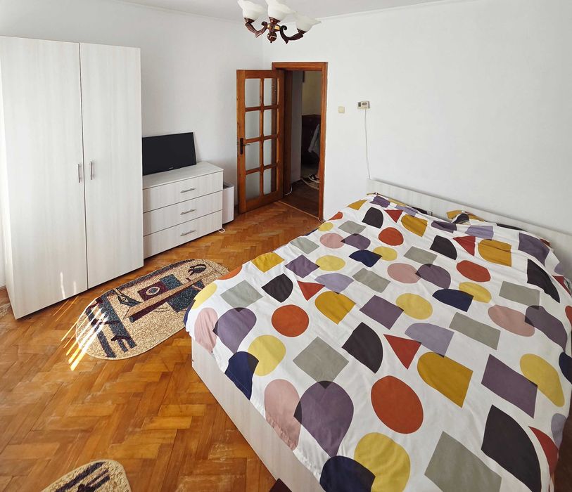 Apartament 2 camere cu centrala proprie de inchiriat