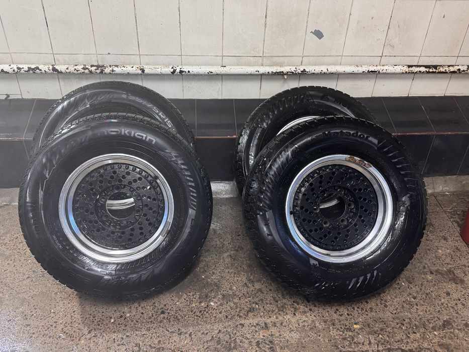 Шины с дисками.   235/75/15
