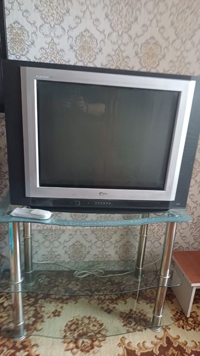 Телевизор и тумба