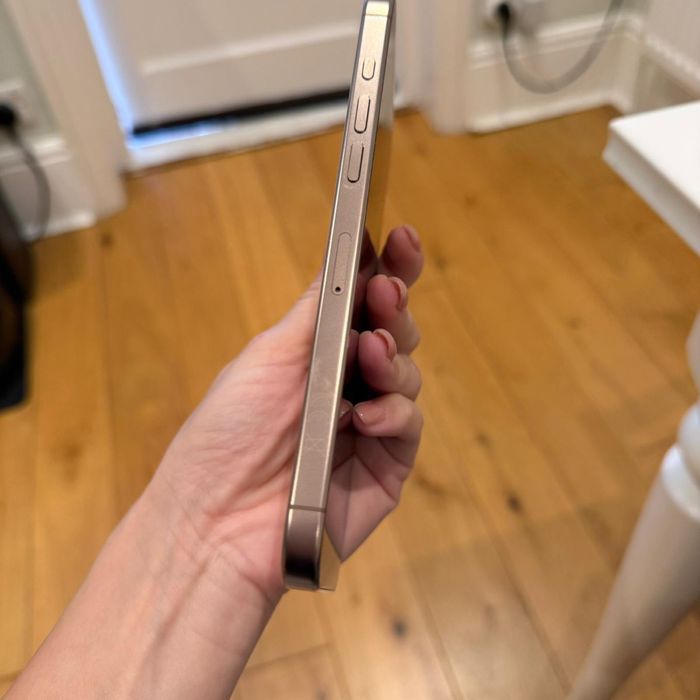 Vand iPhone 16 pro max 256.