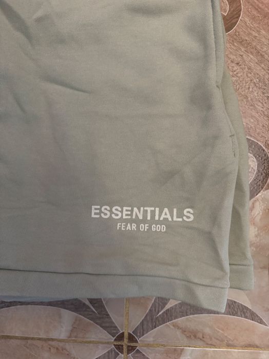 Essentials къси панталони